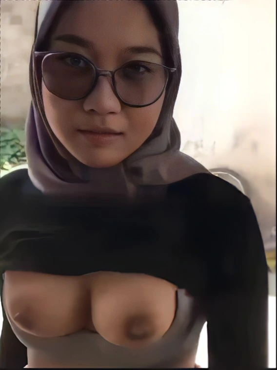 Bokep Jilbab | Hijab Sange Nekat Main di Halaman