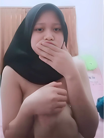 Bokep Jilbab – Masih SMA Udah Ketagihan Colok Dildo