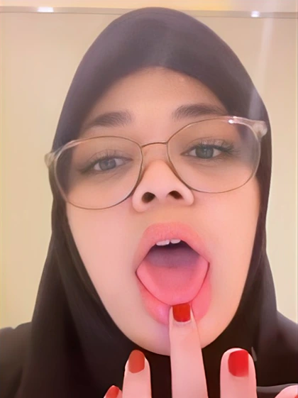Bokep Jilbab – Mahasiswi Sange Omek di Toilet