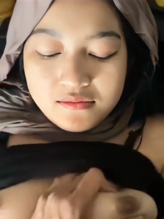 Gadis Manis Minta Crootin di Muka